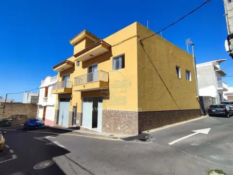 Edificio en calle Guia de Isora, nº 55