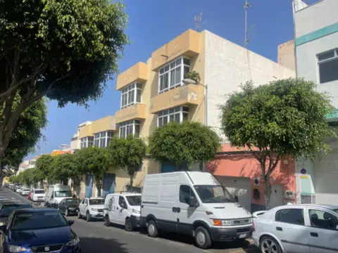 Edificio en calle Holanda, 49