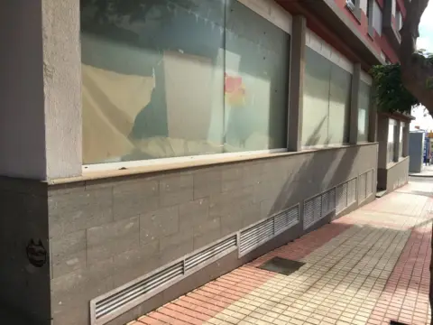 Local comercial en calle de la República Argentina