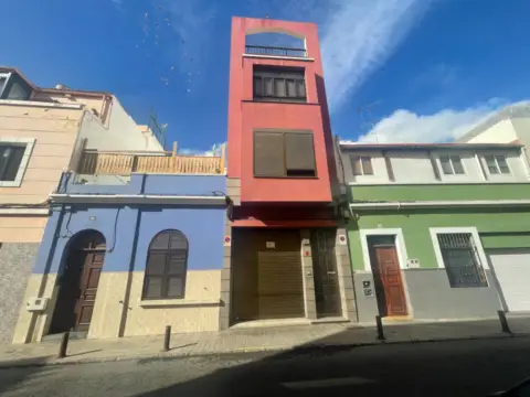 Casa adosada en calle Arco, 57