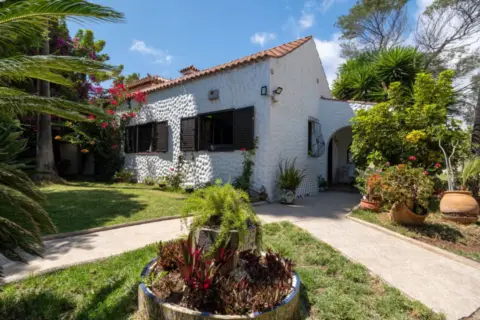 Chalet en Urbanización de Los Almendros