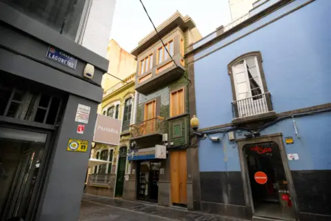 Edificio en calle Constantino