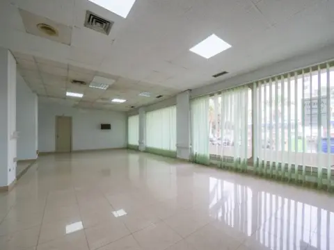 Local comercial en Avenida Juan XXIII, 3