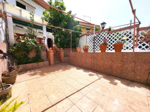 Casa adosada en calle Zumacal