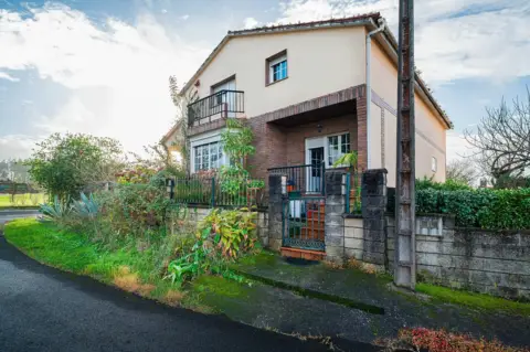Chalet en calle Tabueiros-Sisan
