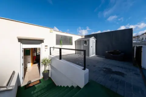 Casa adosada en calle Valencia, 8