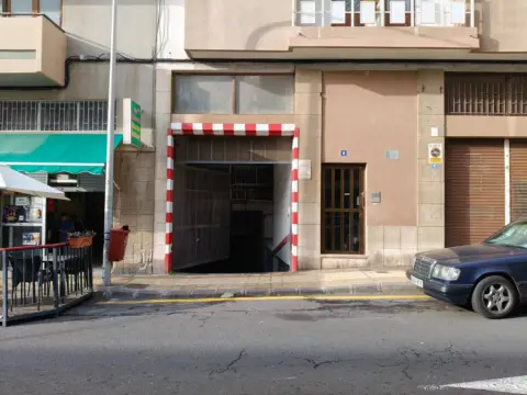 Garaje en calle de José María de Villa
