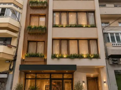 Edificio en calle de la Naval