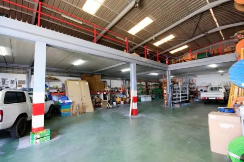 Nave industrial en calle Morera