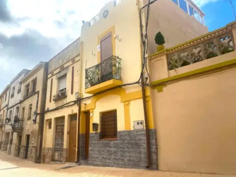 Terraced house in Picamoixons