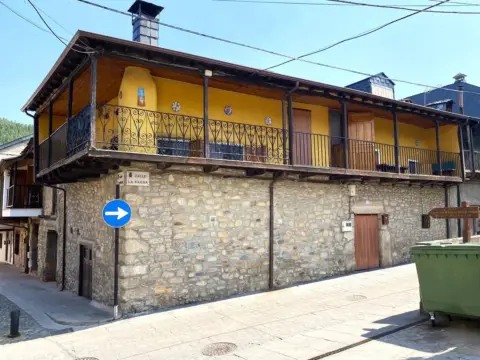 Chalet en calle de la Iglesia, 17