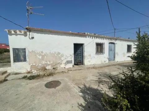 Finca rústica en calle los Lopez