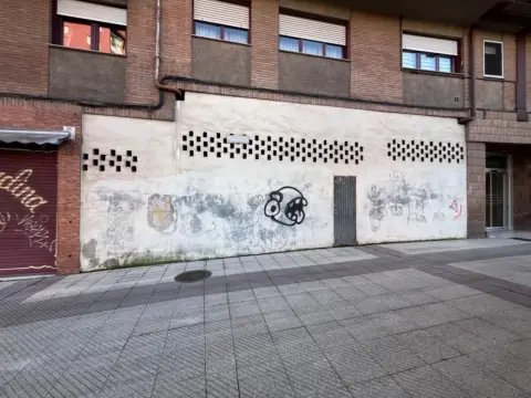 Local comercial en calle de Turina