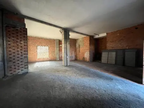 Local comercial en calle de Turina