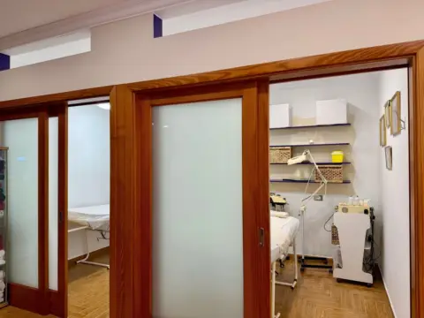 Local comercial en calle de las Dalias, 12