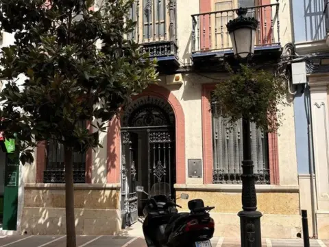 Edificio en Avenida de José Solís Ruiz, 35