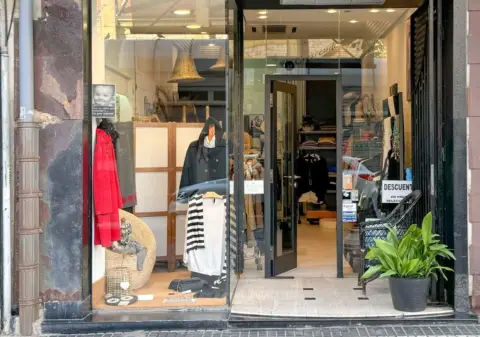 Local comercial en calle de Trueba