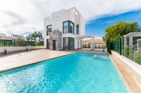 Chalet en calle Rio Jarama