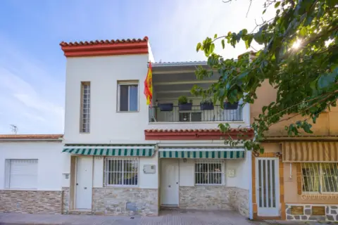 Casa en calle de la Aviación