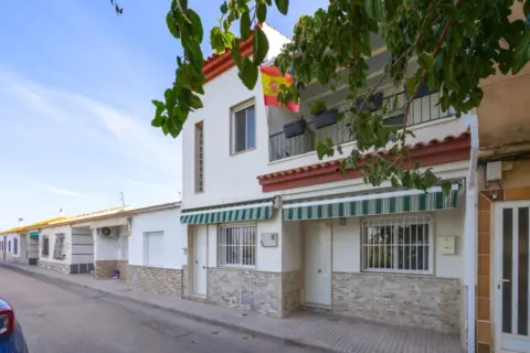 Casa en calle de la Aviación