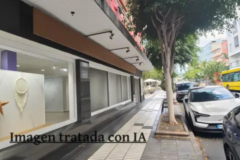 Local comercial en Paseo Tomás Morales, 22