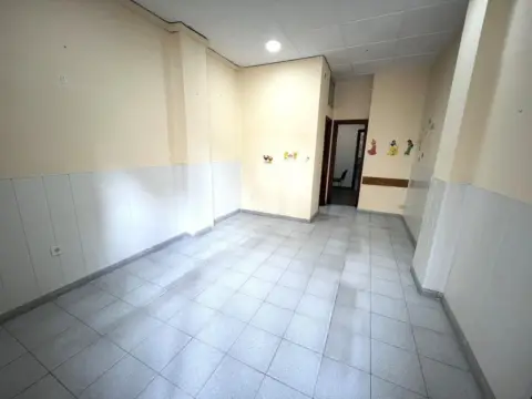 Local comercial en Camino de Suárez