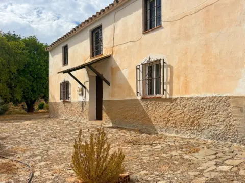 Finca rústica en Olías