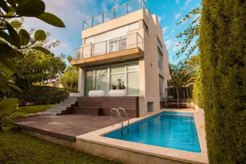 Chalet en Avenida Rosers