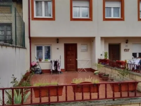Casa adosada en calle de San Miguel