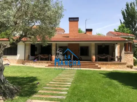 Chalet en calle Magnolio