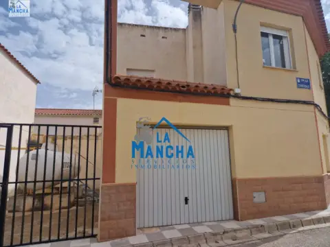 Casa adosada en calle Rommel Fernandez