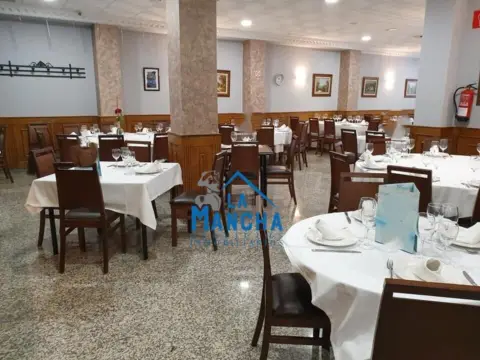 Local comercial en Ensanche-Franciscanos