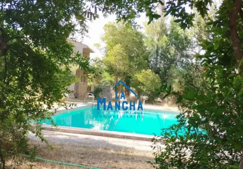 Chalet en Urbanización Aguasol