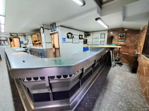 Local comercial en Zona Iglesia Santos Patronos