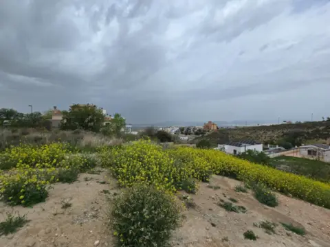 Terreno en calle Fuente Vaqueros