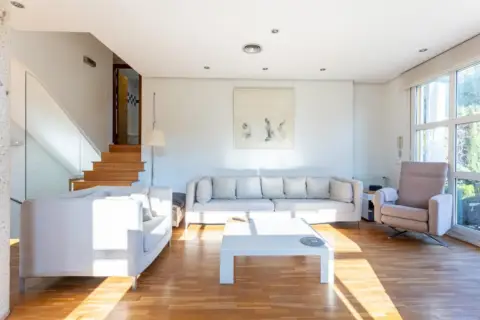 Casa pareada en calle Bonaigua