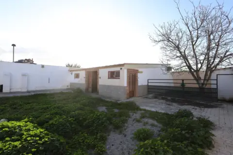 Terreno en calle de la Magnolia