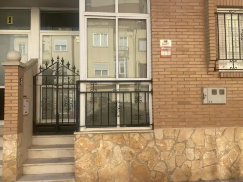 Casa adosada en calle de Colonia, 3