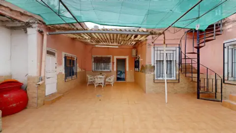 Casa en La Albatalía