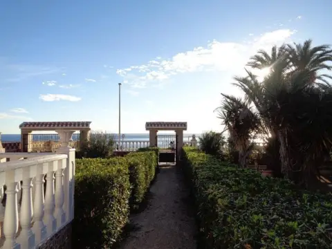 Chalet en Avenida Roëntgen