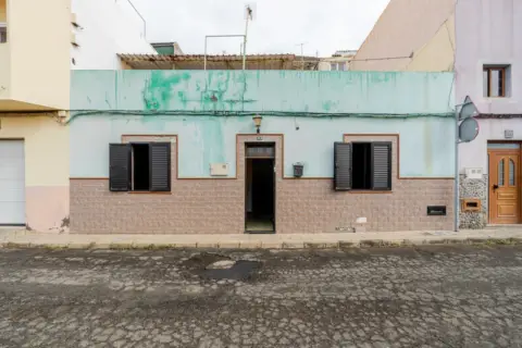 Casa adosada en calle Becerril, nº 31