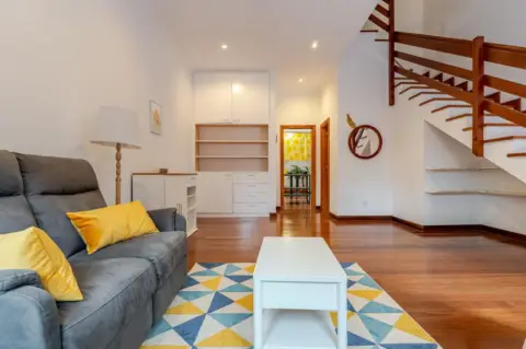 Casa adosada en calle Teguise, 10