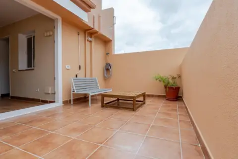 Casa adosada en calle Teguise, 10