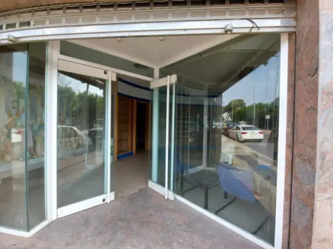 Local comercial en Venta Carmona