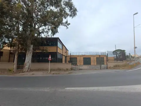 Nave industrial en Puebla de Vícar