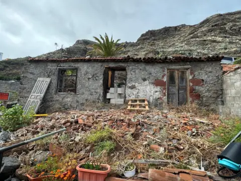 Finca rústica en calle de la Laja