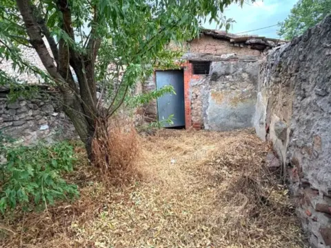 Casa en Área de Santa María Real de Nieva
