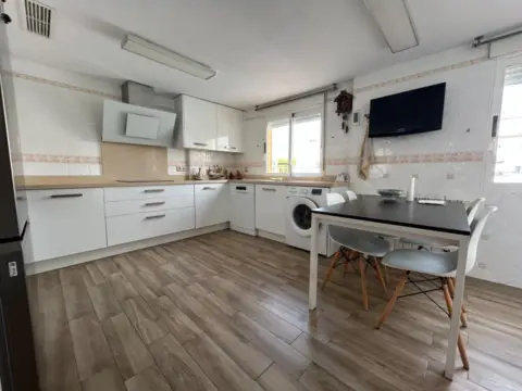 Casa adosada en Carrer de la Constitució