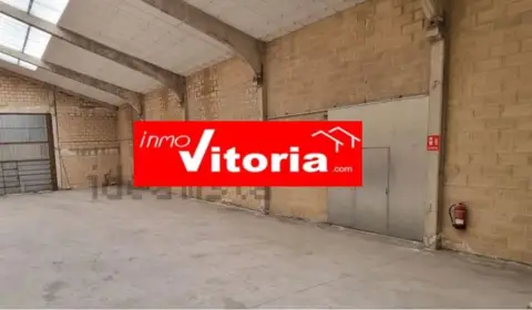 Nave industrial en calle de Zurrupitieta