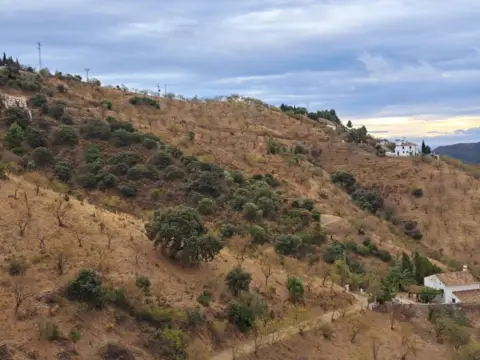 Terreno en calle La Atalaya